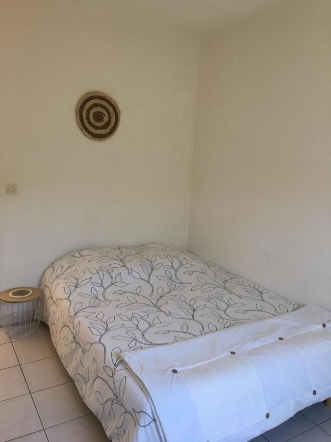 Proche Narbonne - AUDE 11- Saint pierre la Mer - ravissant pavillon plain pied F2- vaste terrasse - résidence avec piscine à 800M de la plage -Climatisé- parking privé - wifi gratuit Esterno foto