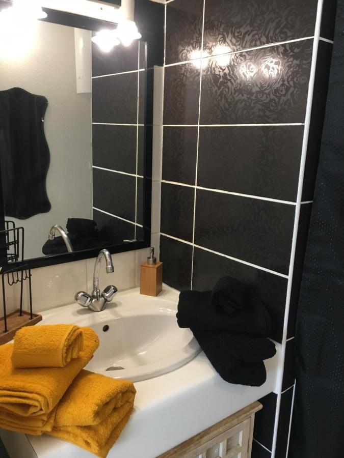 Proche Narbonne - AUDE 11- Saint pierre la Mer - ravissant pavillon plain pied F2- vaste terrasse - résidence avec piscine à 800M de la plage -Climatisé- parking privé - wifi gratuit Esterno foto