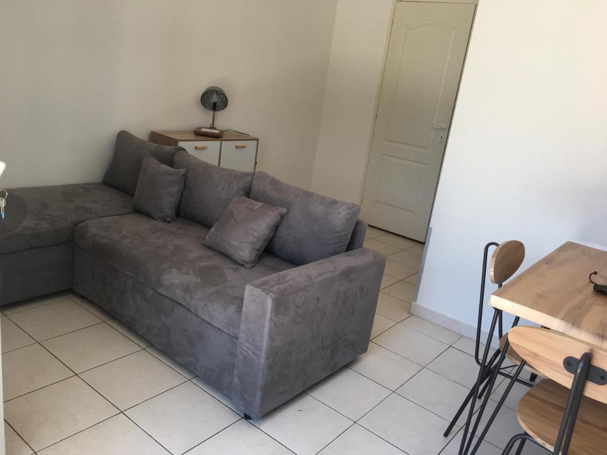 Proche Narbonne - AUDE 11- Saint pierre la Mer - ravissant pavillon plain pied F2- vaste terrasse - résidence avec piscine à 800M de la plage -Climatisé- parking privé - wifi gratuit Esterno foto